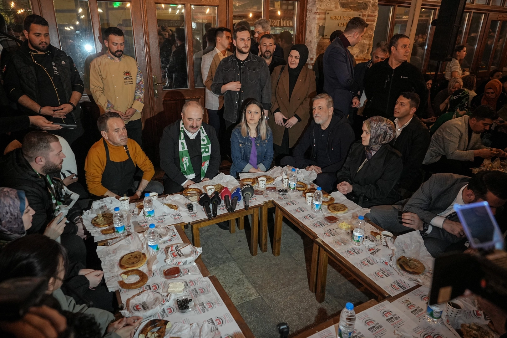 Mustafa Varank vatandaşlarla sahurda bir araya geldi