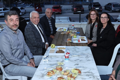 Nilüfer Belediye Başkanı Şadi Özdemir, İftar Sofrasında Hemşehrileriyle Bir Araya Geldi