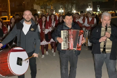 İnegöl ilçesinde yaşayanlar sahura, davul yerine Rumeli ezgileriyle uyandılar