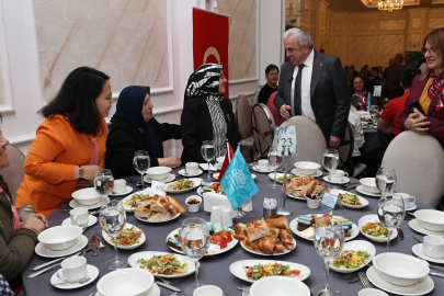 Nilüfer Belediye Başkanı Şadi Özdemir, şehit aileleri ve gaziler ile iftar yemeğinde bir araya geldi