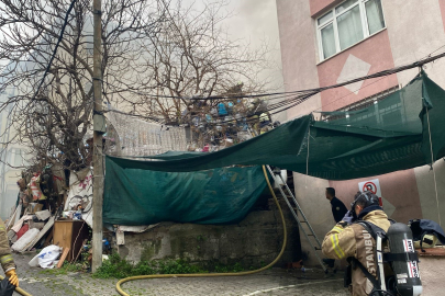 Hurda ve Çöp Dolu Olan Gecekonduda Yangın Çıktı