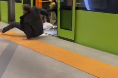 Döverek Metrodan Dışarı Attılar