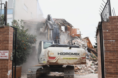 Bursa'da Riskli Binalar Yıkılıyor