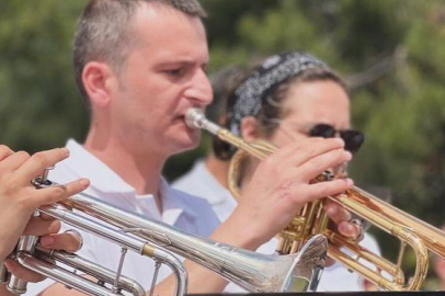 Valeyi yaralayıp, trompet sanatçısını bıçaklayarak öldüren sanığın yargılanmasına başlandı