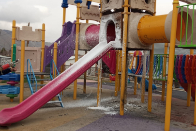 Oyun Parkını Ateşe Verdiler