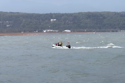 Rüzgarın alabora ettiği kanoda can pazarı!