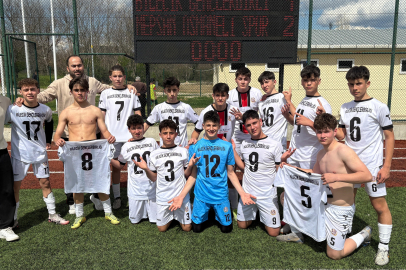 Futbol Sahalarında Ender Görünen Olay!
