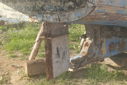 Bakım İçin Karaya Çekilen Teknenin Pervanesini Çaldı