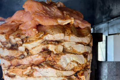"Bilinmedik yerlerden tavuk döner tüketmemeli" 