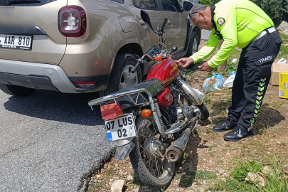 Kaza yapıp 112'yi aradılar, polis gelmeden motosikleti bırakıp gittiler