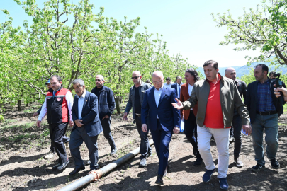 Zirai Donun Yaraları Sarılıyor: AK Parti Bursa İl Başkanı Gürkan'dan Çiftçilere Destek Ziyareti