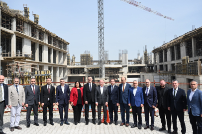 Ak Parti Bursa Milletvekilleri yeni yurt ve fakülte inşaatlarında incelemelerde bulundu