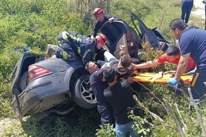 Bariyerlere Çarparak Takla Atan Otomobil Sulama Kanalına Düştü