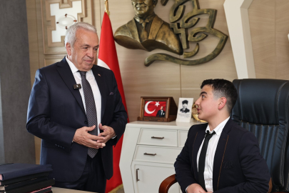 Şadi Özdemir, 23 Nisan Çocuk Bayramı’nda makamını Celal Aras Erten’e devretti