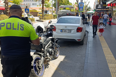 Minibüs durağındaki otomobil alarmı çalar halde çekiciyle otoparka götürüldü