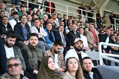 Yıldırım’da Futbolun Kalbi Atıyor: Başkan Yılmaz Play-Off Heyecanına Ortak Oldu