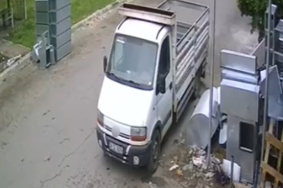 Kamyonete çarpan 25 yaşındaki otomobil sürücüsü hayatını kaybetti