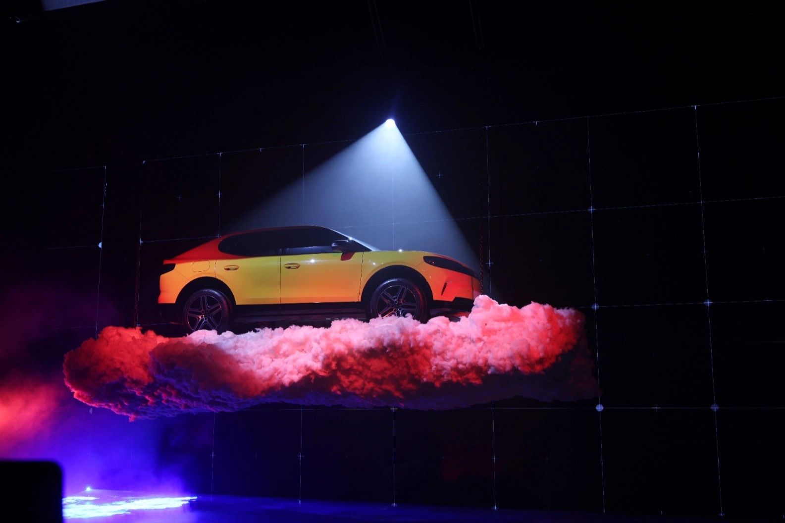 Ford Türkiye, herkesi heyecanlandıran yeni binek ve ticari araçlarını tanıttı!