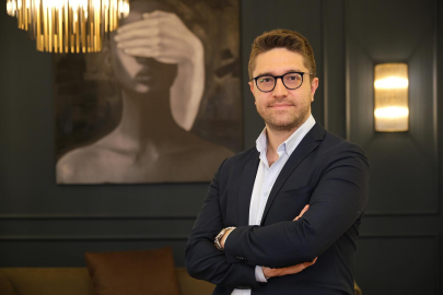 Dr. Erman Ak Kimdir?