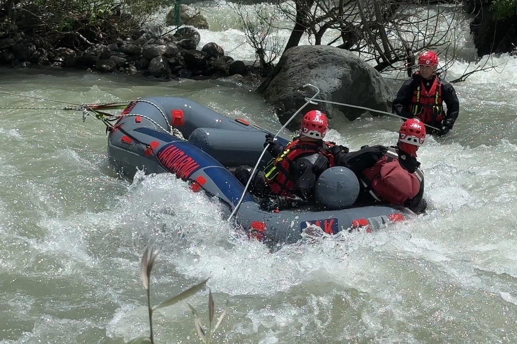 Kayıp çocuk için seferberlik! İşte o görüntüler!