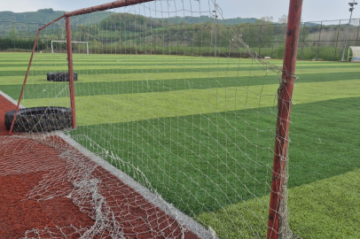 Kafasına kale direği düşen çocuk diplopi (çift görme) hastalığıyla mücadele ediyor