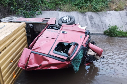 Bilecik'te Tır Kazası: Sürücü Hayatını Kaybetti