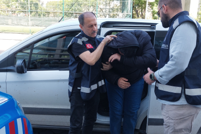 Babanın kollarından tutup oğluna "Vur lan vur" dediği ortaya çıktı