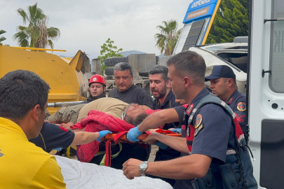 Freni patlayan kamyon minibüse, 4 km sonra ise kamyonete çarptı, yan yatıp akaryakıt istasyonuna daldı
