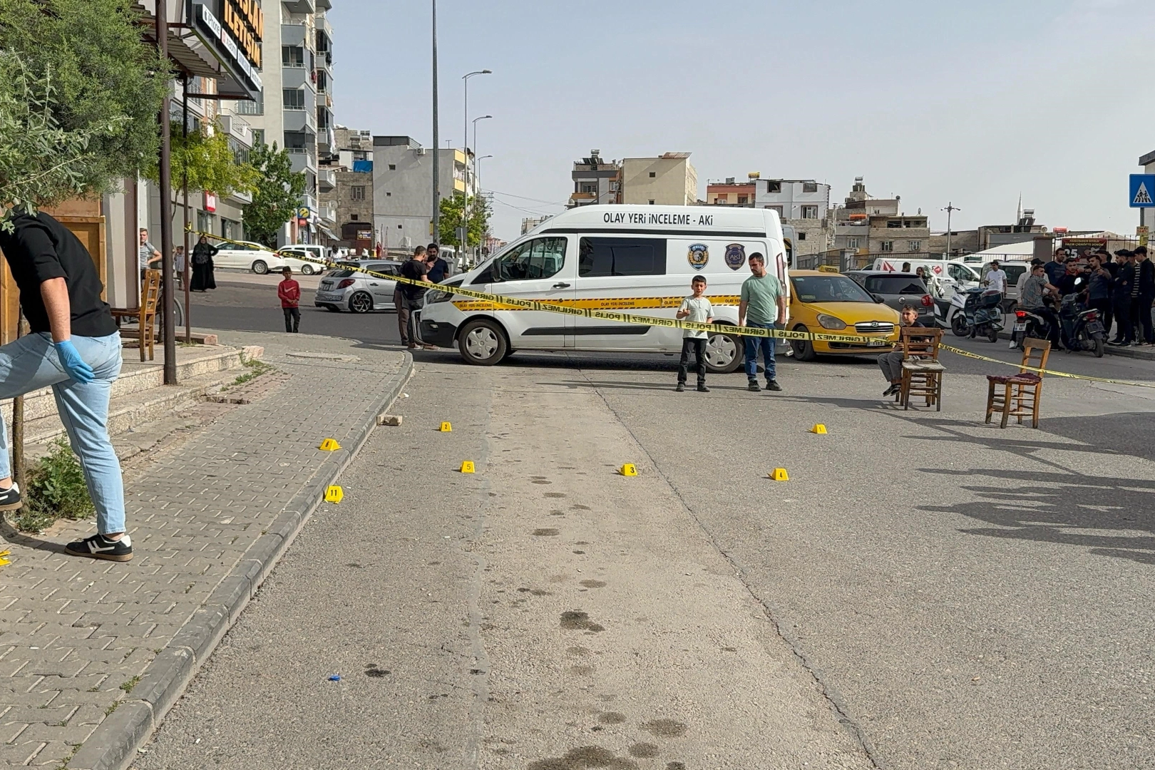 Kıraathanenin önündeki gence kurşun yağmuru! İşte o görüntüler!