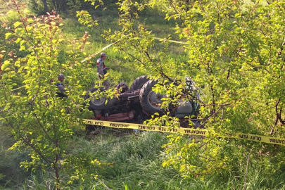 Traktörün altında kalan sürücü hayatını kaybetti