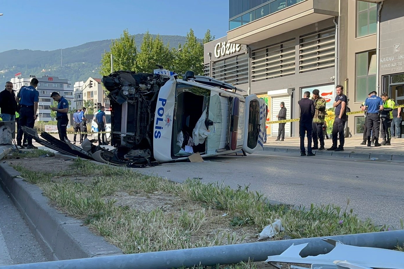 Polis Aracının Son Hali Görenleri Şoke Etti! İşte O Fotoğraflar...