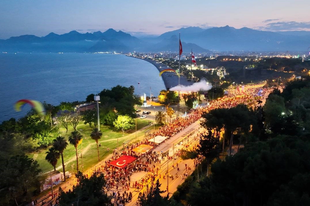 Tarihe tanıklık edin! İşte Dillere Destan Fener Alayı!