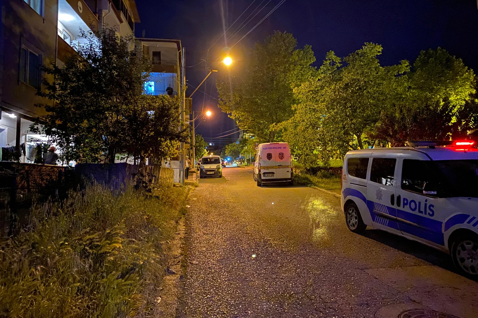 Karnından vurulan kadın hastaneye kaldırıldı! İşte o görüntüler!