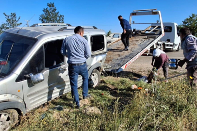 Kafa Kafaya Çarpışma! Araçlar Hurdaya Döndü: 6 Yaralı