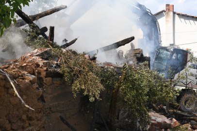 3 Katlı Ev Alevlere Teslim Oldu