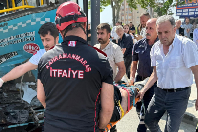 Güvenlik kamerasına saniye saniye yansıyan kazada, yaralılardan 25 yaşındaki kadın kurtarılamadı