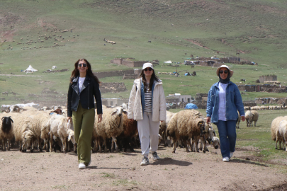 Göreve başlayan öğretmenler, doğanın kucağında ilk kez ata bindi