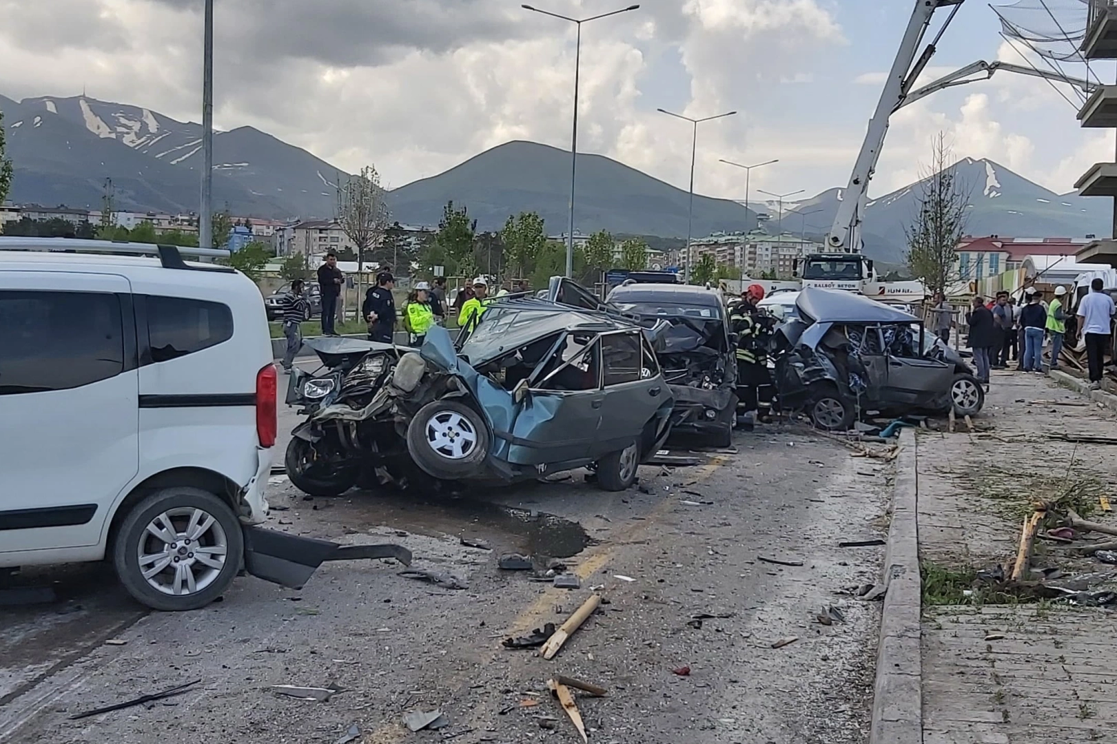 Kontrolden Çıkan Beton Mikseri Dehşet Saçtı! İşte O Görüntüler