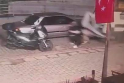 Sokakta tartıştığı kişilerin üzerine otomobil sürdü,: Olay anı anlar güvenlik kamerasına yansıdı