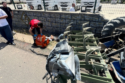 Hafif ticari aracın kültivatörüne takıldığı traktör takla attı