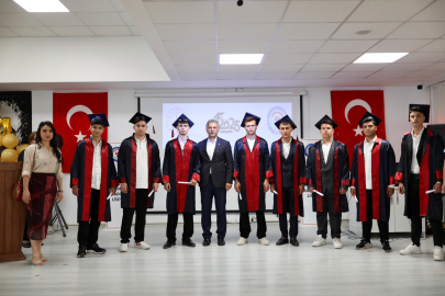Gemlik Mesleki ve Teknik Anadolu Lisesi’nde Mezuniyet Coşkusu