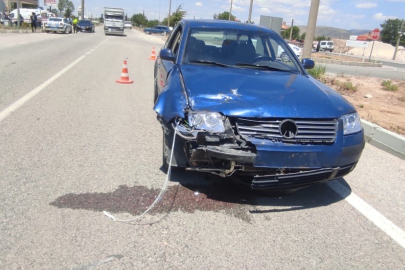 Belediye aracının motosikletle çarpışması sonucu 3 kişi yaralandı