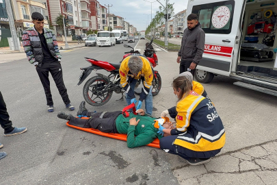 Kamyonetin kasasına tutundu, az daha canından oluyordu