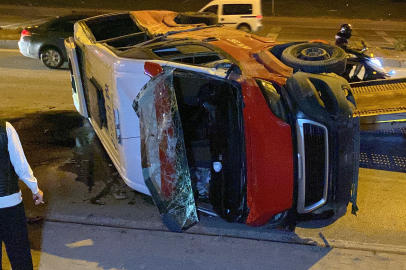 Feci Kaza:  Takla Atan Minibüs Hurdaya Döndü