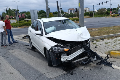 Kazada Araçlar Hurda Yığınına Döndü