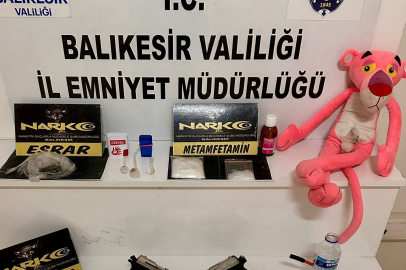 Pembe panterin içine gizlemişler! Polisin dikkati sayesinde yakalandı