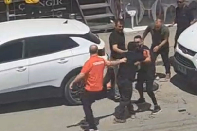 Caddede gördüğü akrabalarına ekmek bıçağı ile saldırdı