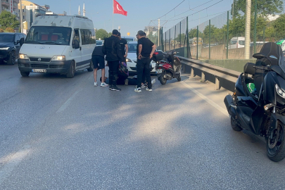 Bursa'da trafikte araçların arasından hızla ilerleyen motosikletliler, kaza yaptı
