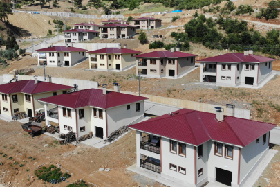 Depremin zarar verdiği bölgede köy konutlarıyla hayat yeniden kuruldu