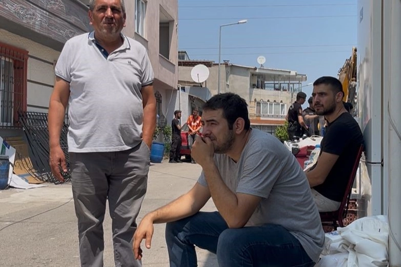 Evlerinin yıkımını sokakta izlediler